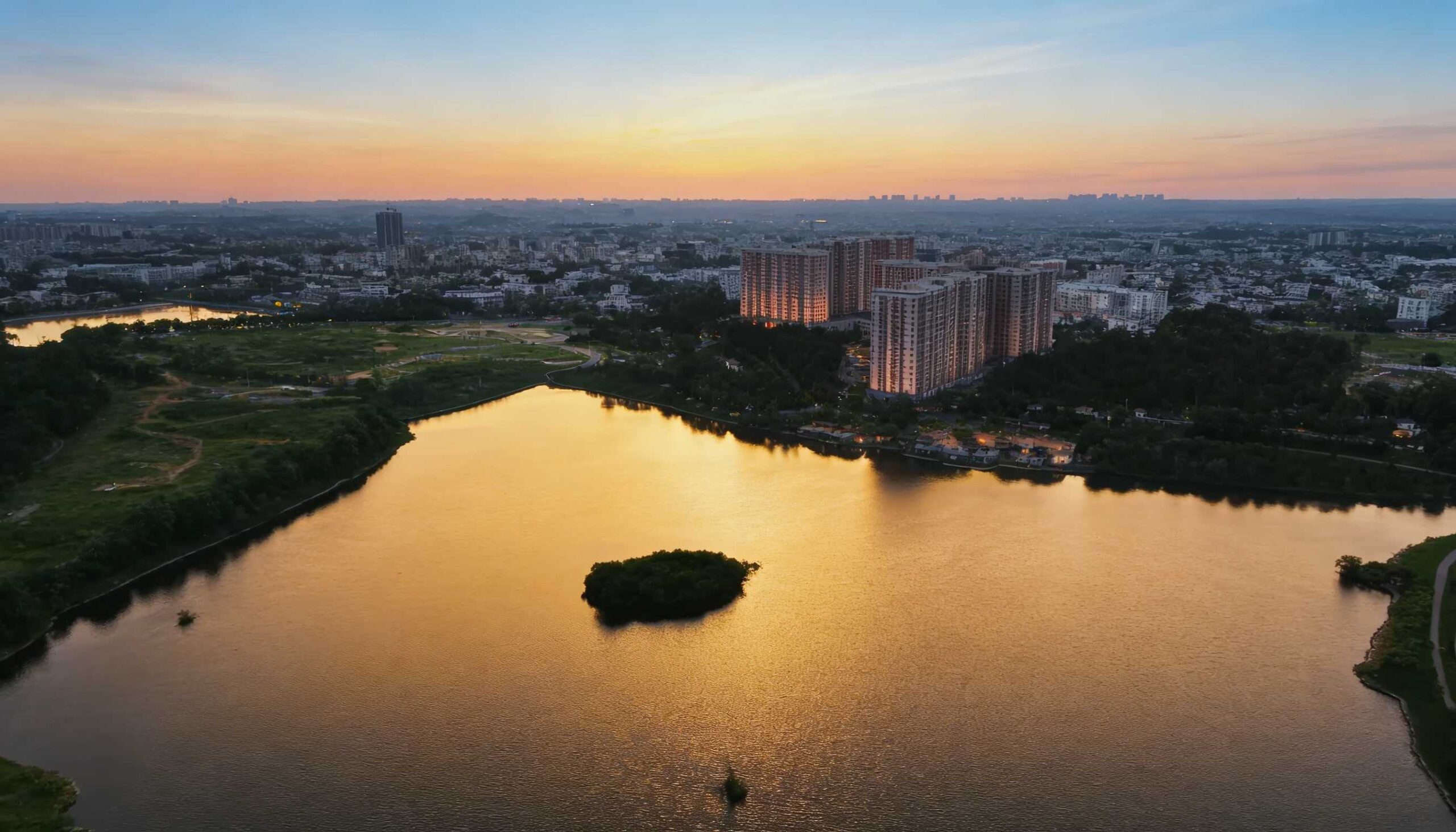 Assetz Mizumi Reserve – pool and leisure seating